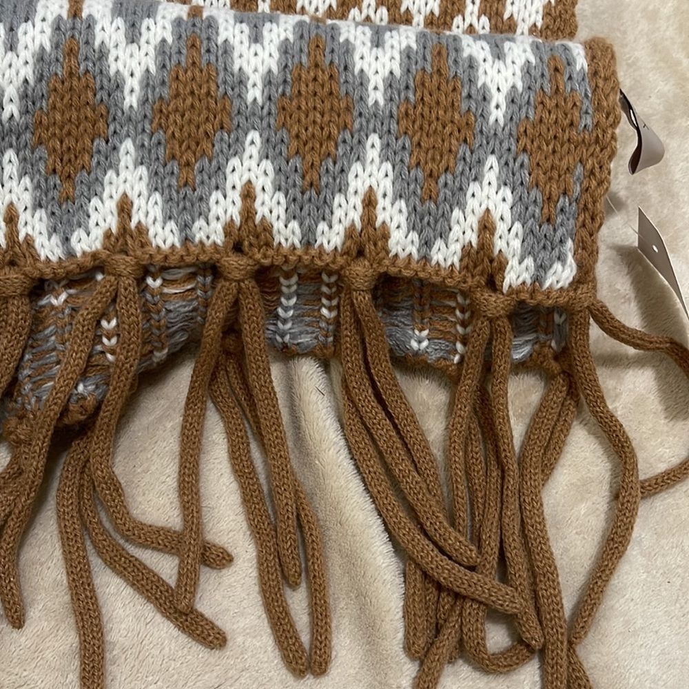 NWT- LOFT- matching scarf & beanie set - Picture 4 of 6